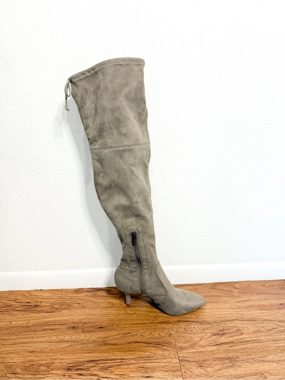 NWOT Vince Camuto Women’s Taupe Over-the-Knee Boots Size 7.5M Pointed Toe
